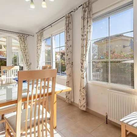 Awesome In With Kitchen Holiday home *